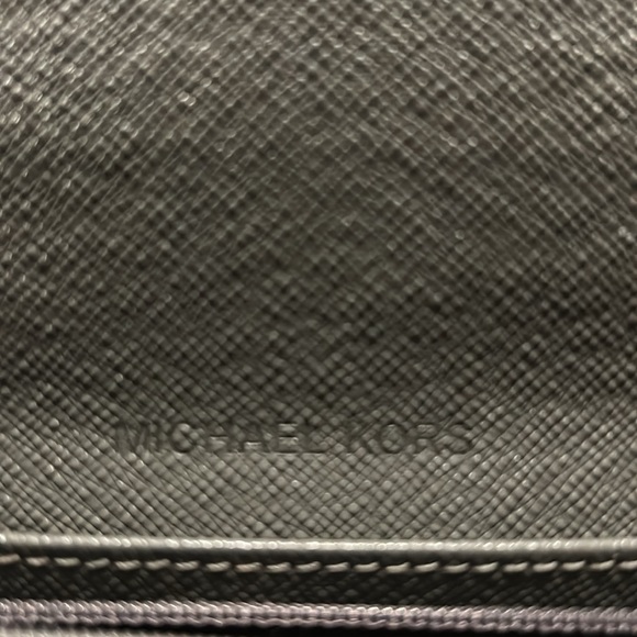 Michael Kors, gray snake, print fabrication & silver tone wallet, pre loved. - Picture 8 of 10